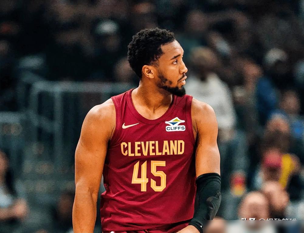 骑士昨天客场123-116赢了缺字母哥的雄鹿。
可核心后卫Mitchell这场