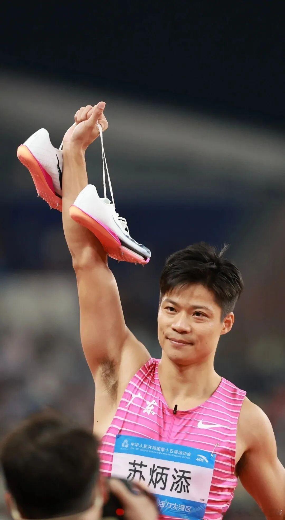 送给飞人苏炳添的藏头诗！9 秒 83 永远的苏神！祝语凝情送飞人，苏风载誉映星辰