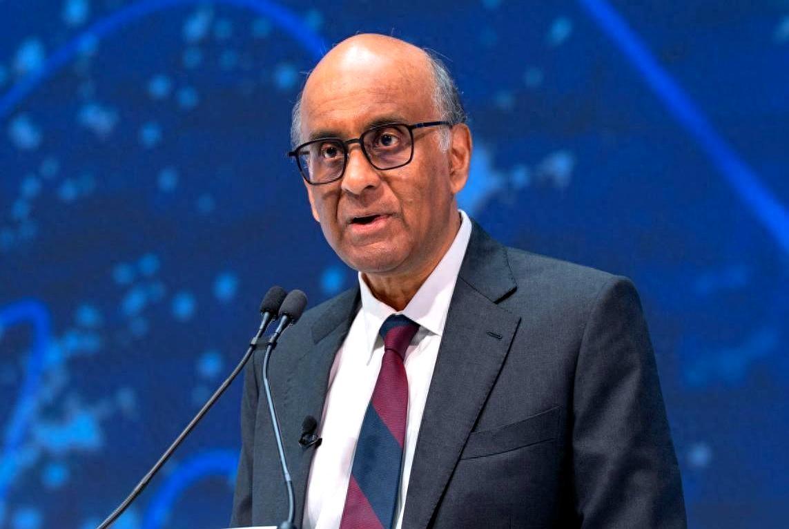 大国下棋，小国下蛋，新加坡总统呼吁大国要守规矩。
新加坡夹在东方大国与美国之间，