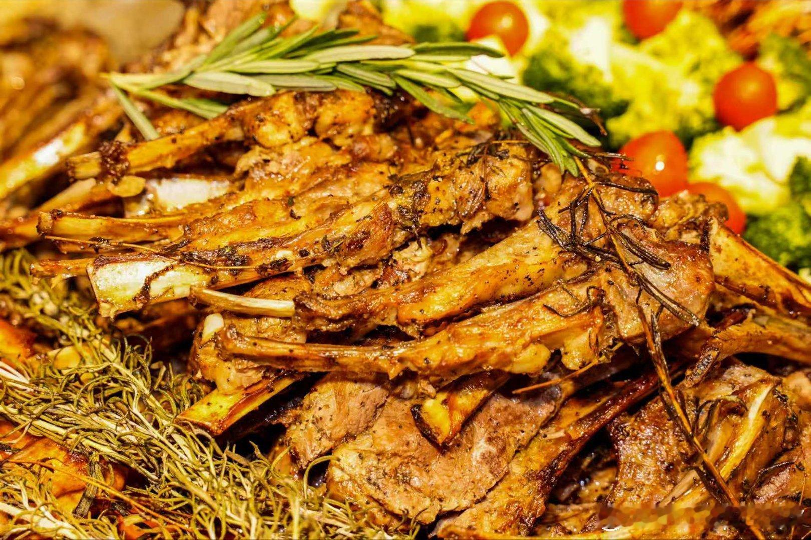 小鹏科技日马上午餐时间准备！欢迎来到小鹏科技园必打卡的员工餐厅！2万平米餐厅覆盖