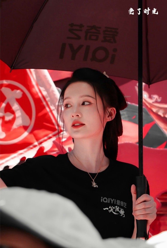 #李沁付一笑开机照##李沁击鼓庆一笑随歌开机#你可以永远相信李沁的古装造型！新剧