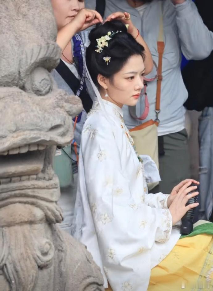 任敏《良陈美锦》顾锦朝路透，这套妆造温婉清新，古韵满满！ ​​​