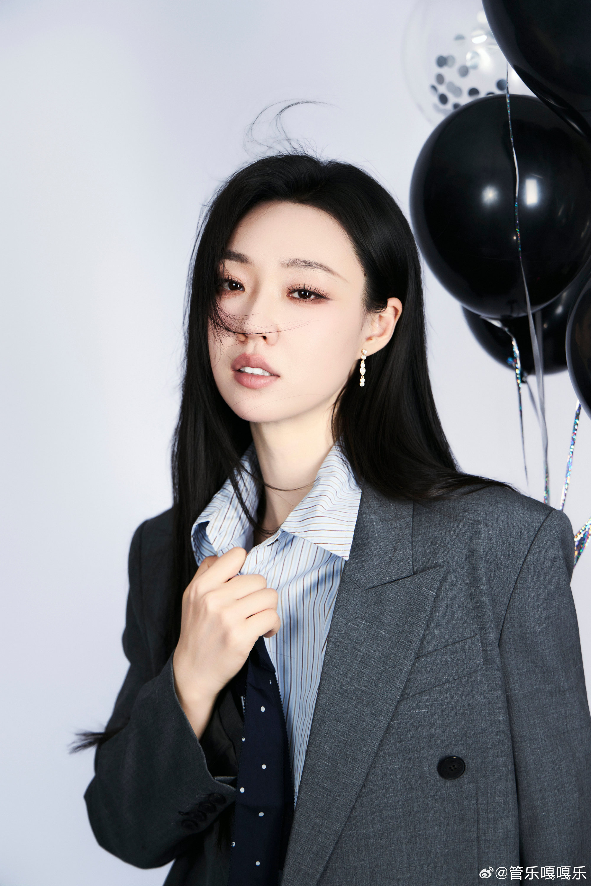 邓萃雯说管乐工作多管乐给邓萃雯侯佩岑寄好吃的邓萃雯谈及与管乐、侯佩岑的友谊，管乐