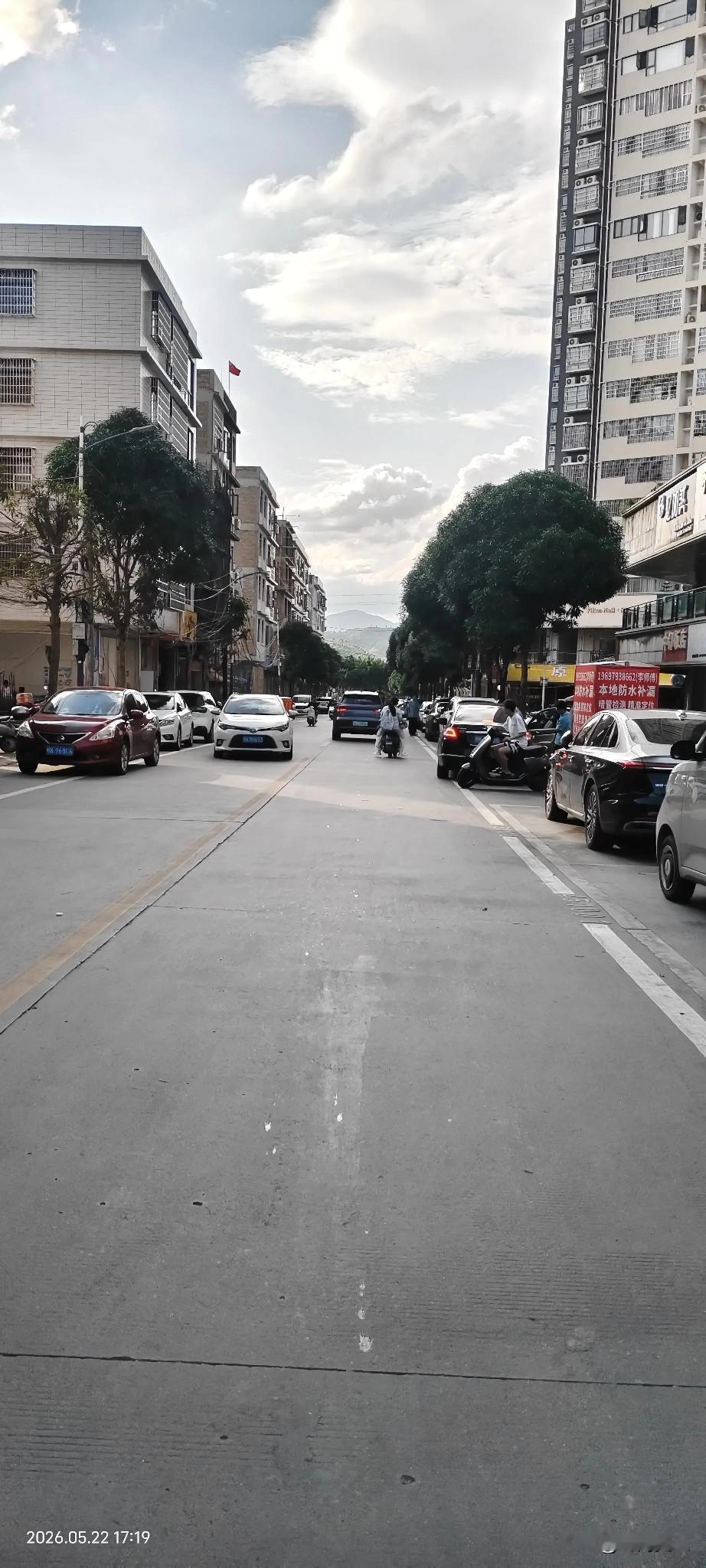 每次路过博白县旺角北路就一肚子火🔥！

旺角北路作为城市主干道南洲路的延伸，并