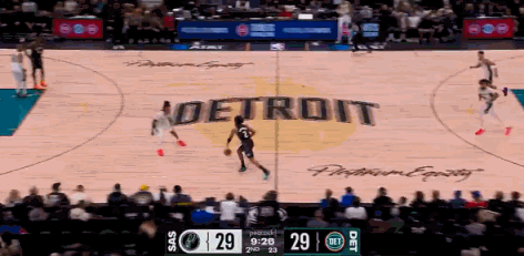 拉杆+抢断文班！坎宁安尽显东一位本色！
在今天NBA常规赛活塞对阵马刺的第二节比