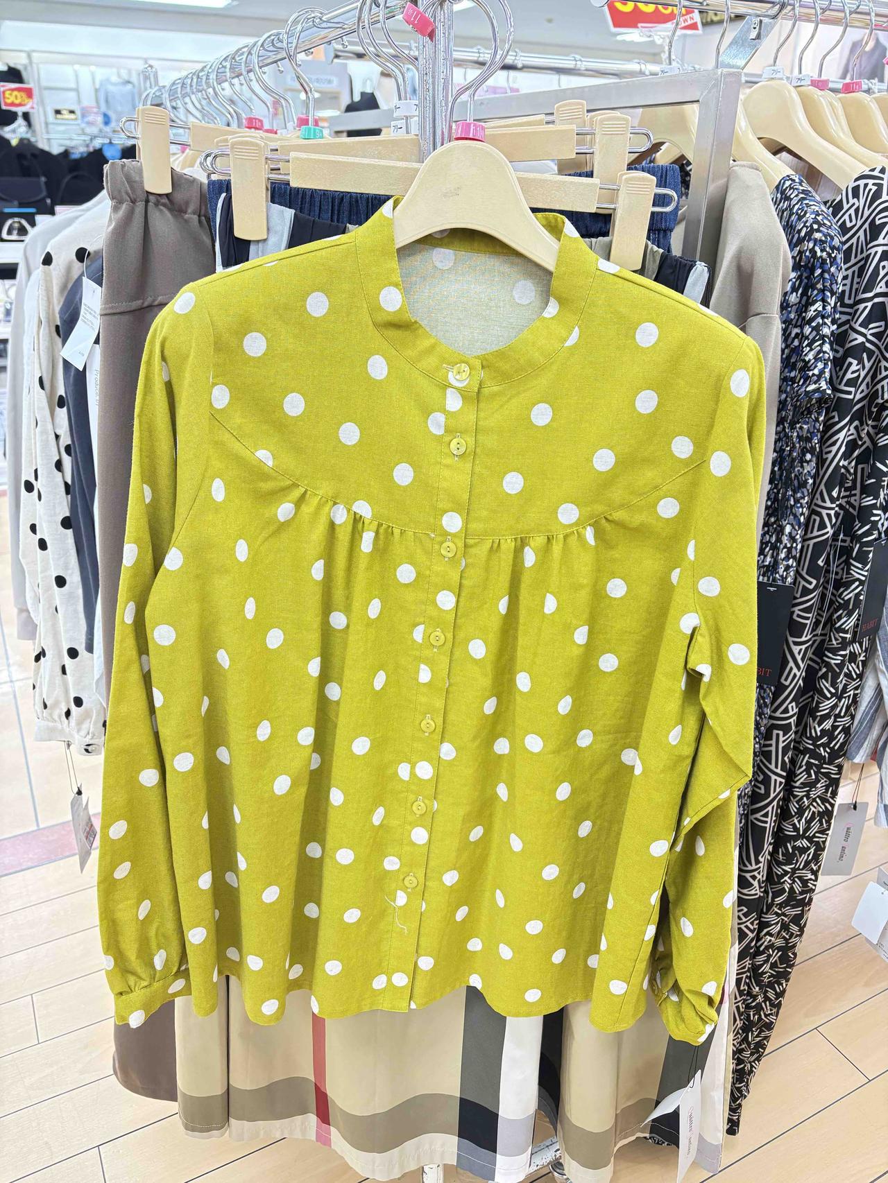 季节更换是买衣服的最佳时节，昨天拍下的打折衣服。