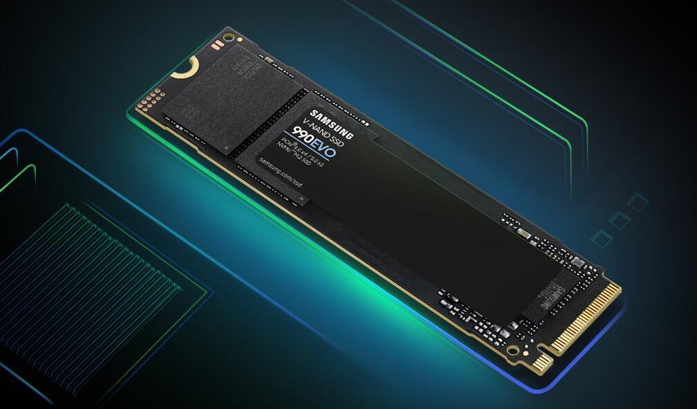 【三星发布990 EVO SSD】近日，三星发布了一款同时支持了PCIe 4.0