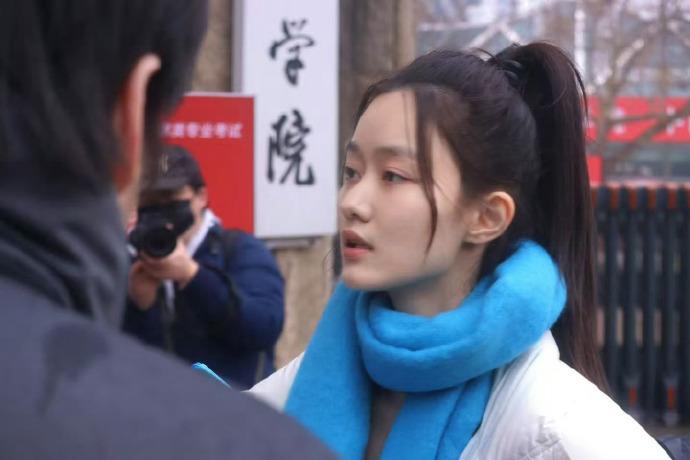 “温宜公主”纪姿含长大了，从可可爱爱的小团子长成了青春洋溢的美少女。