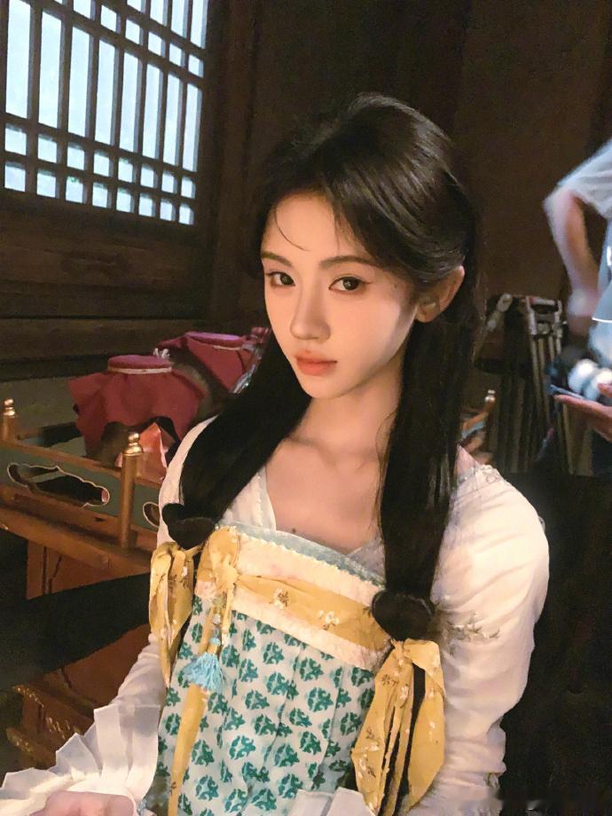 鞠婧祎锤系美少女黛代营业日 今日份心跳加速，来自鞠婧祎的锤系美少女·黛。 ​​​