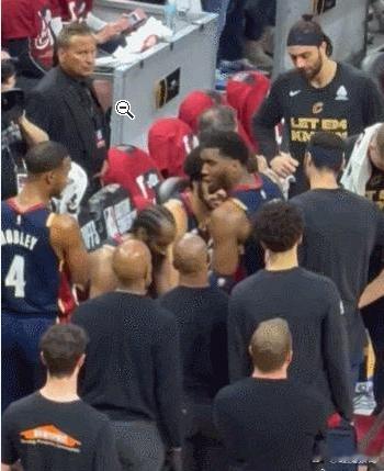 米切尔鼓舞士气无人回应NBA史上最没有意思的东决骑士被4-0横扫！尼克斯一路碾压
