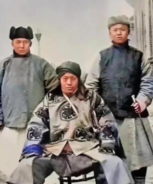 南宋时，绍兴有位商人名叫闵桐，常独自走南闯北。他身怀武艺，正所谓艺高人胆大，行路