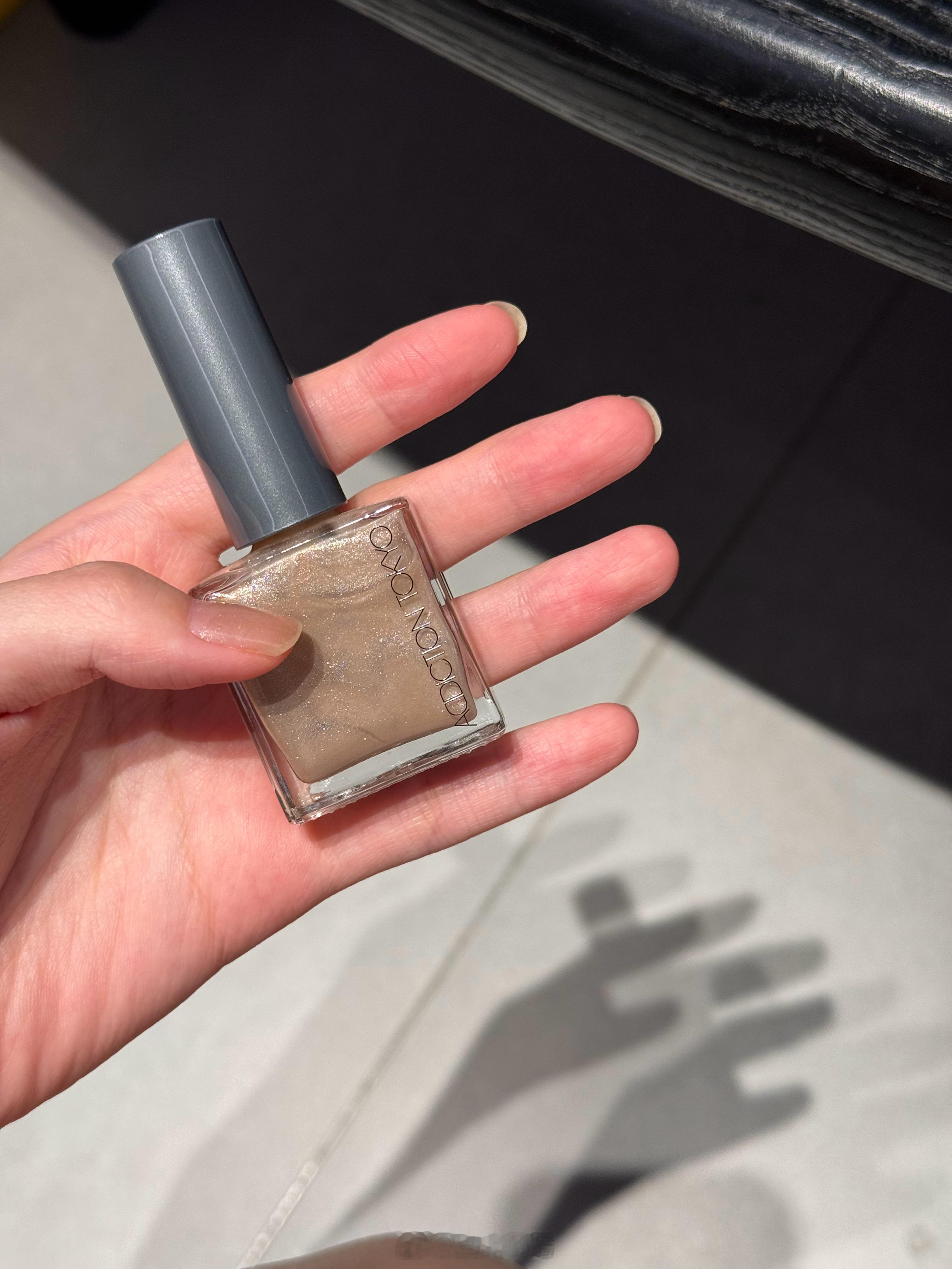 我觉得日牌指甲油颜色都好有气质！！又开始自己diy了哈哈 