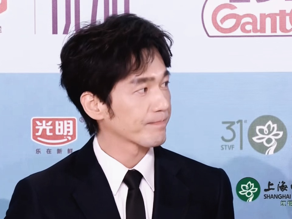 白宇黑西装真的很带劲儿有人懂吗白玉兰红毯
