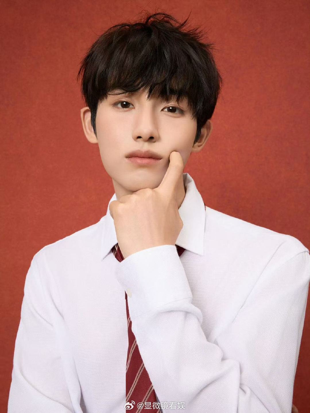 代旭谈和董思成的共同点 谁懂啊！同月同日生的代旭和董思成，巧合多到离谱。血型一致