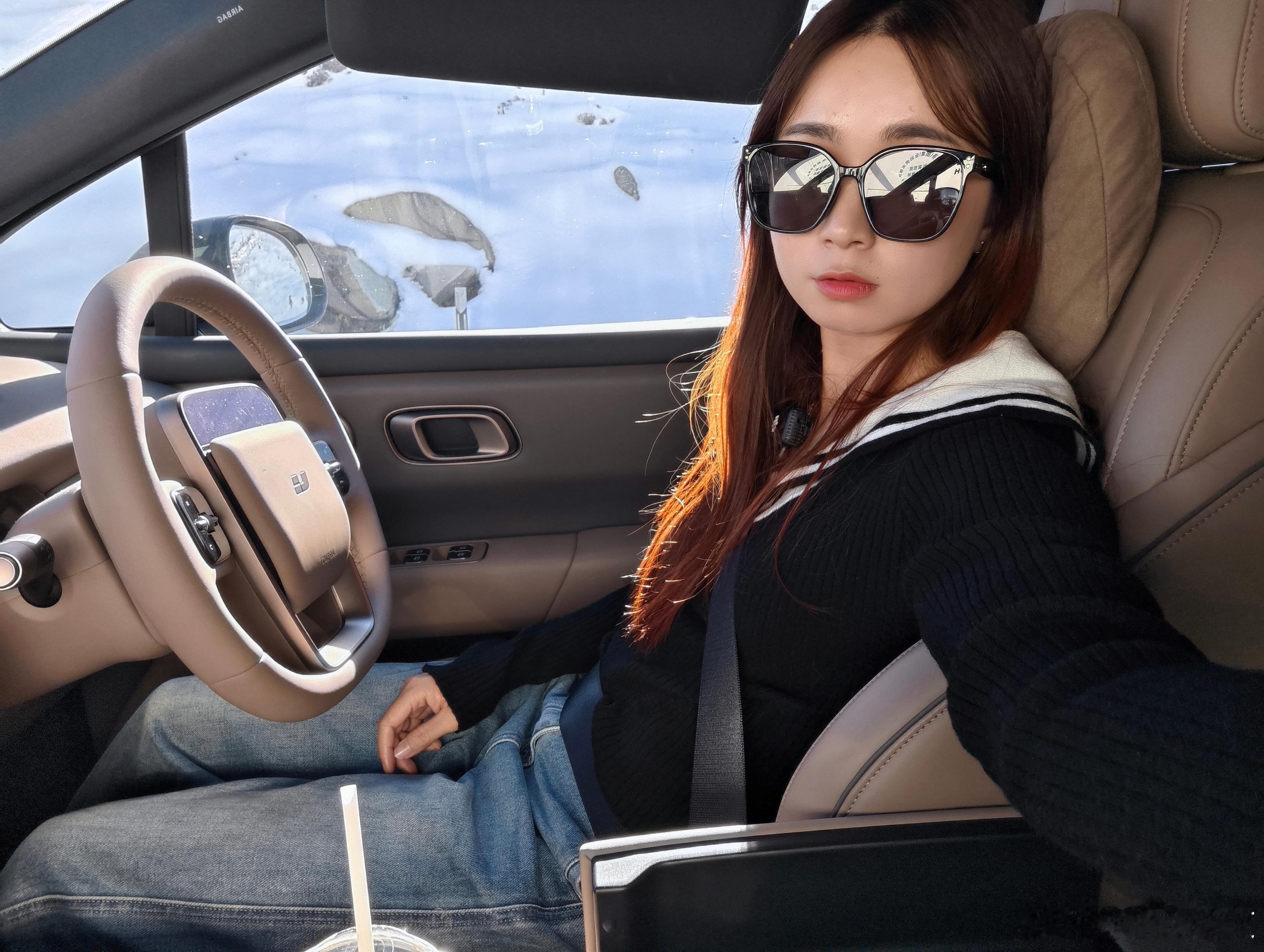 一句蓝莲花，堵在318，折多山大堵车了！[跪了]碰上同款理想i6 ，黑色的，车上