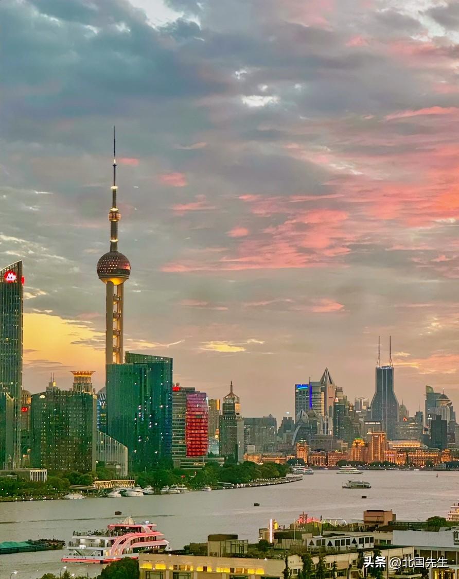 为什么存款越多，人反而越抠门？
老话：穷大方，富抠门。

没钱的时候，只能靠消费