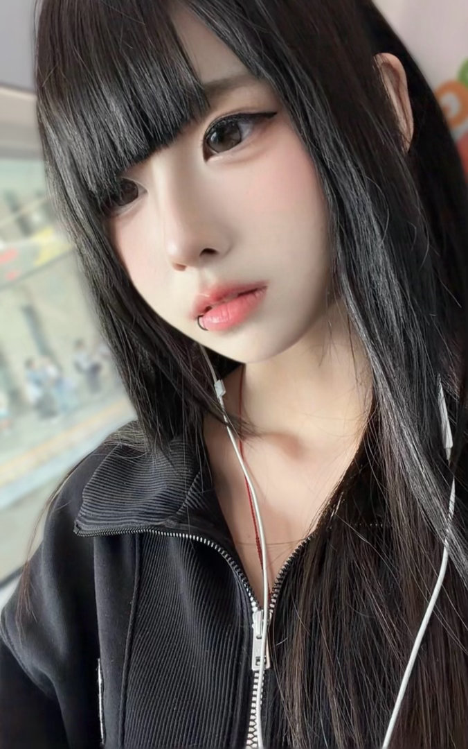 老家瓦房泥巴墙 