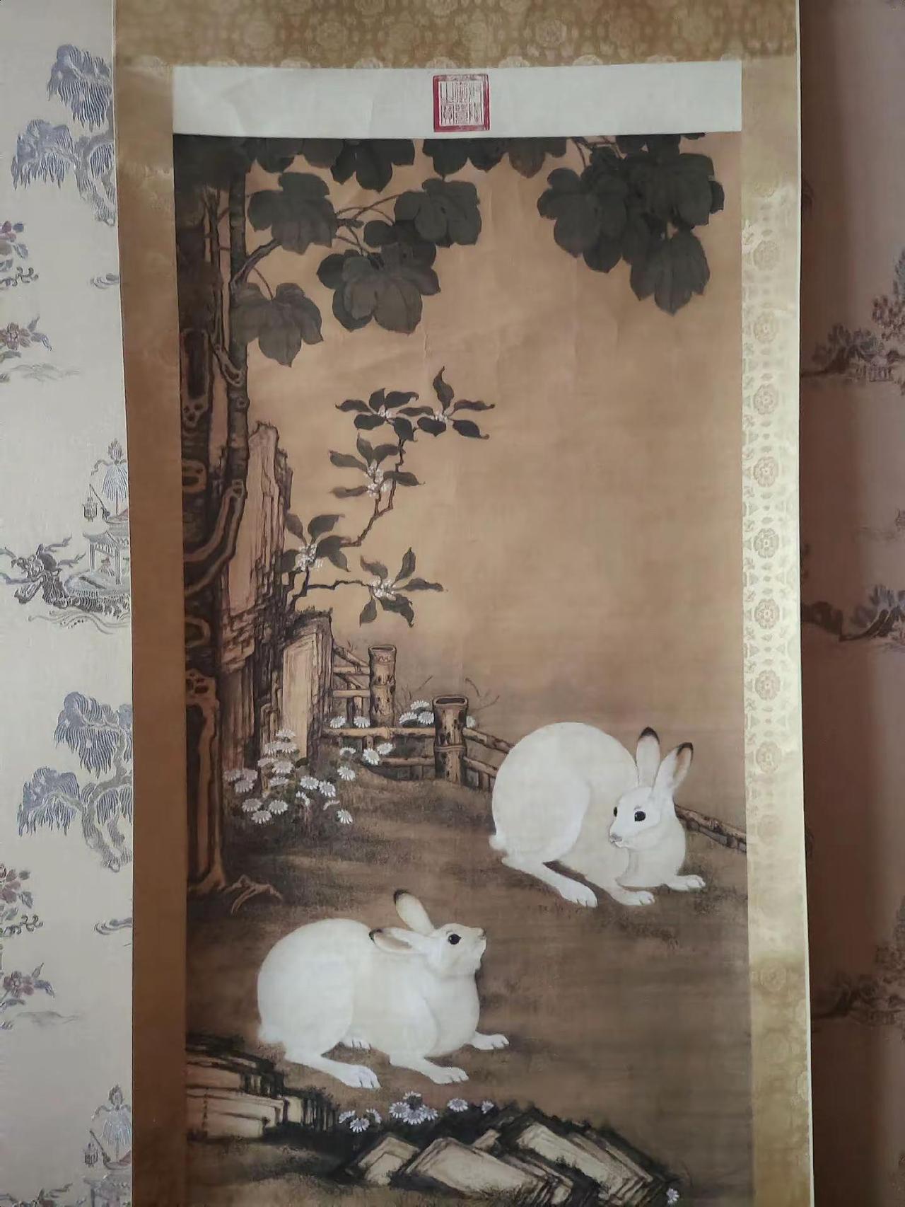 康熙御廷画师冷枚，绢本精工梧桐双兔。清宫制式落款印信齐全，古绢老裱全美无缺，中西