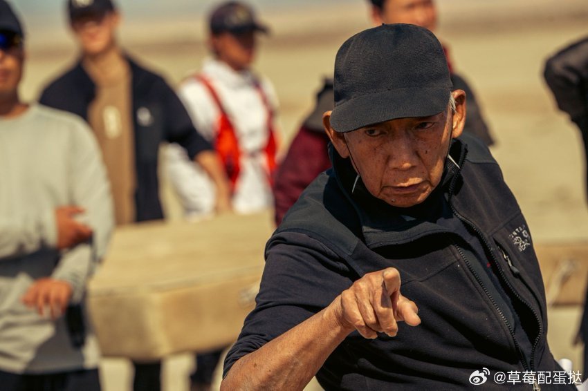 镖人大沙暴是实拍八级大风乱世江湖具象化！《镖人》实拍八级大风沙暴，飞沙中演员兼顾