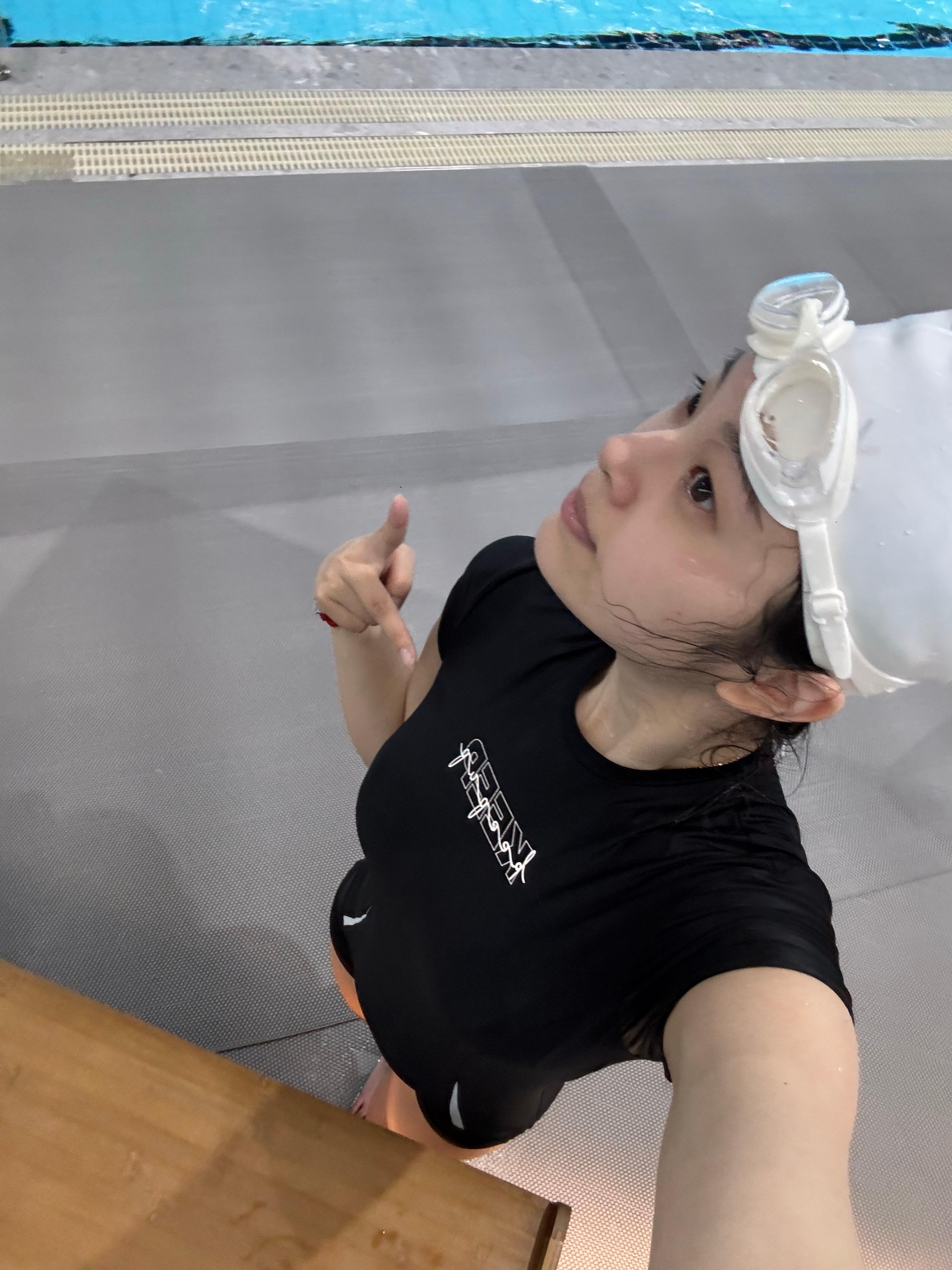 幸好今天去游泳了！不然来大姨妈好多天游不了 我会特别想游！ 