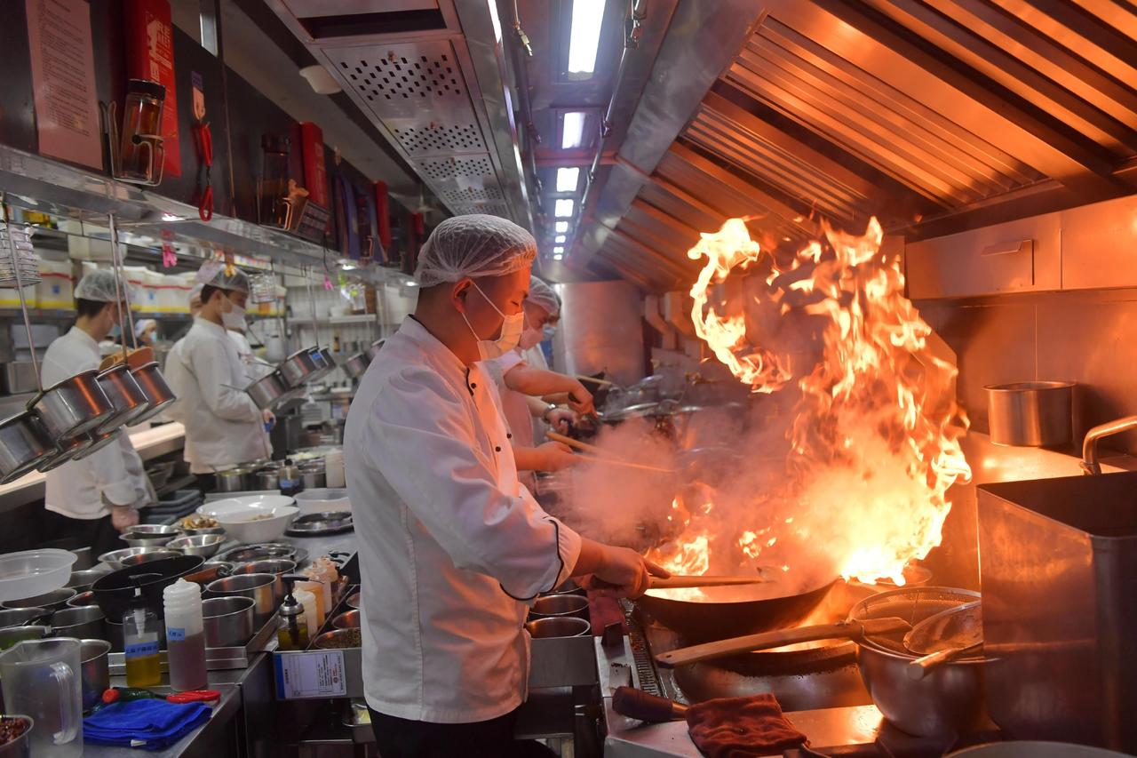 说实话，我没去过西贝！不过这次西贝事件再次强化了，我坚决不去卖预制菜的饭店吃饭的