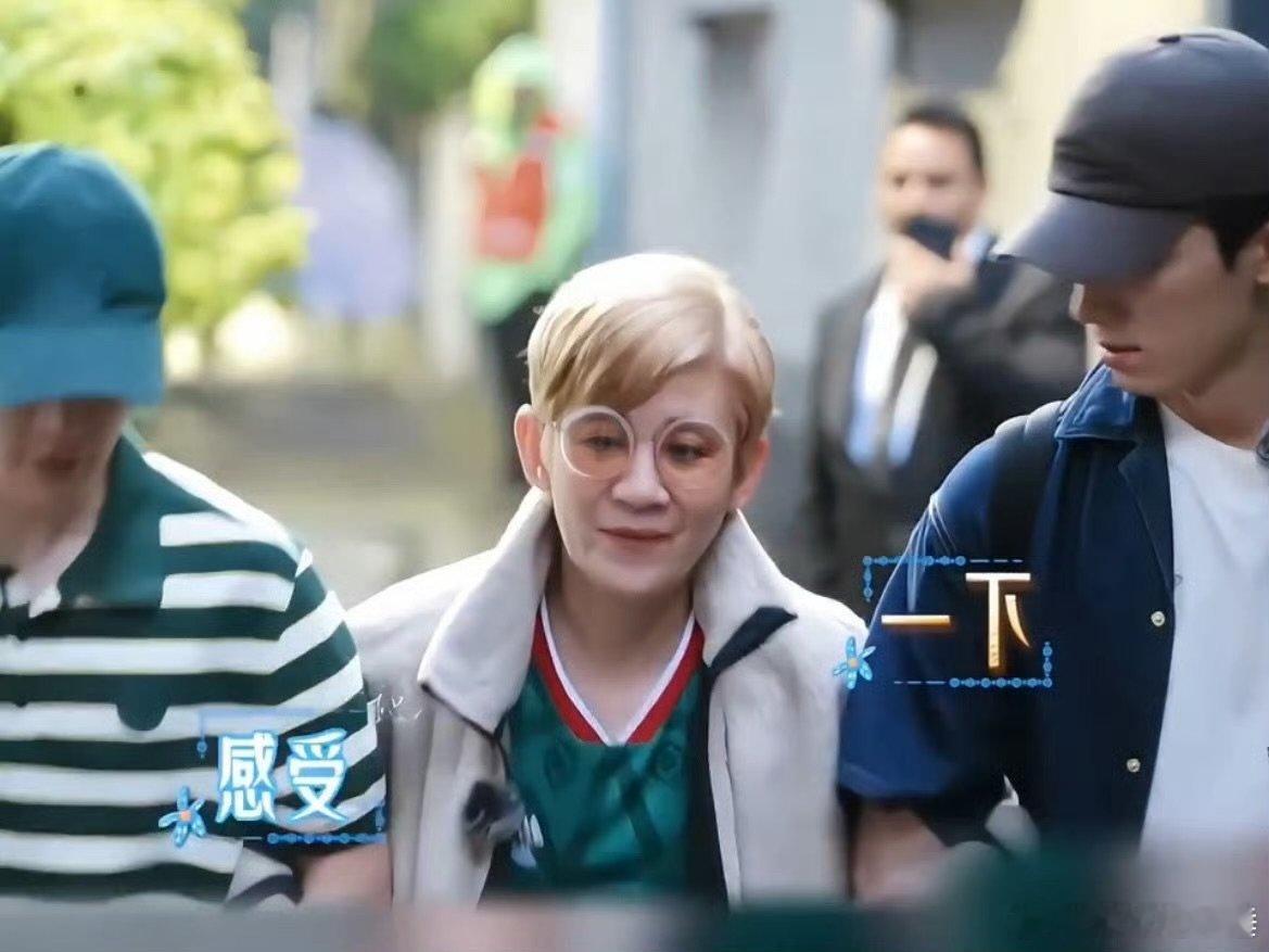 吴君如被邓为王星越喊小如乐开花 花儿与少年两个帅弟弟化身守护伙伴，围着吴君如喊小
