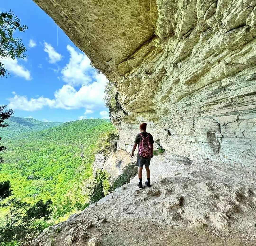 这个hike 刺激
果然这种地方只有阿肯色的州立公园敢开放。
	
Big Blu