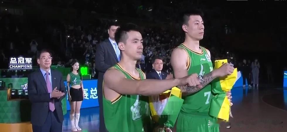 赵继伟“三连总决赛MVP”最大障碍在与张镇麟。辽宁男篮与新疆男篮会师总决赛，谁最