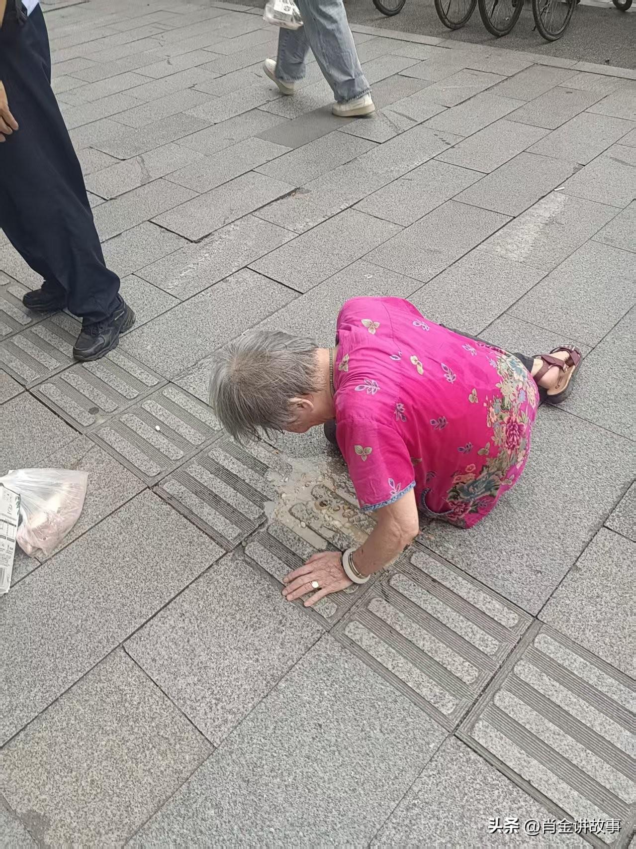 暖心施救显担当！广东好人谭建鹏路遇倒地老人紧急救助
 
5月26日上午，在天河区