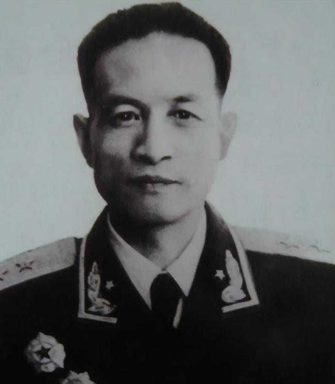 1930 年，红军在龙冈打了一场漂亮的伏击战，活捉了敌师长张辉瓒，但毛主席却犯了