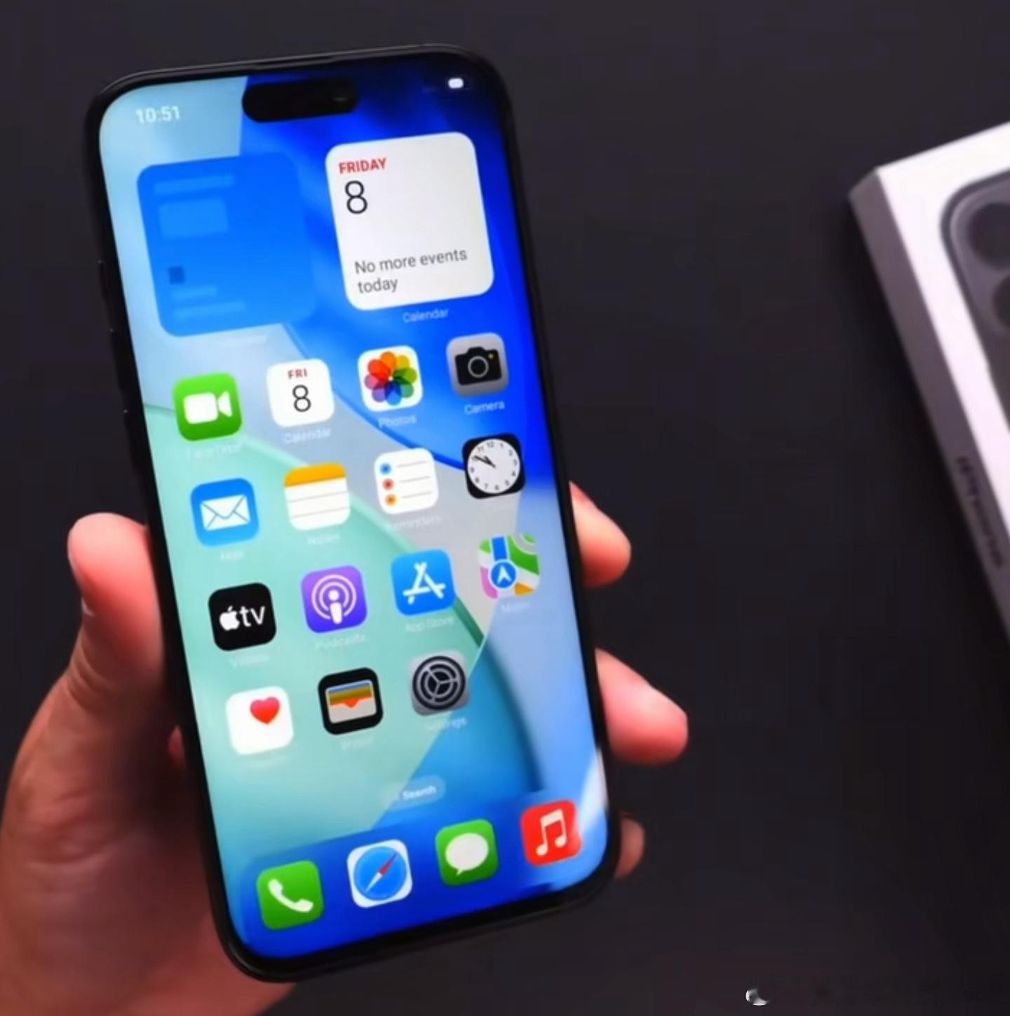 iPhone17ProMax量产机疑曝光假的不能再假了[允悲][允悲]这个大下巴