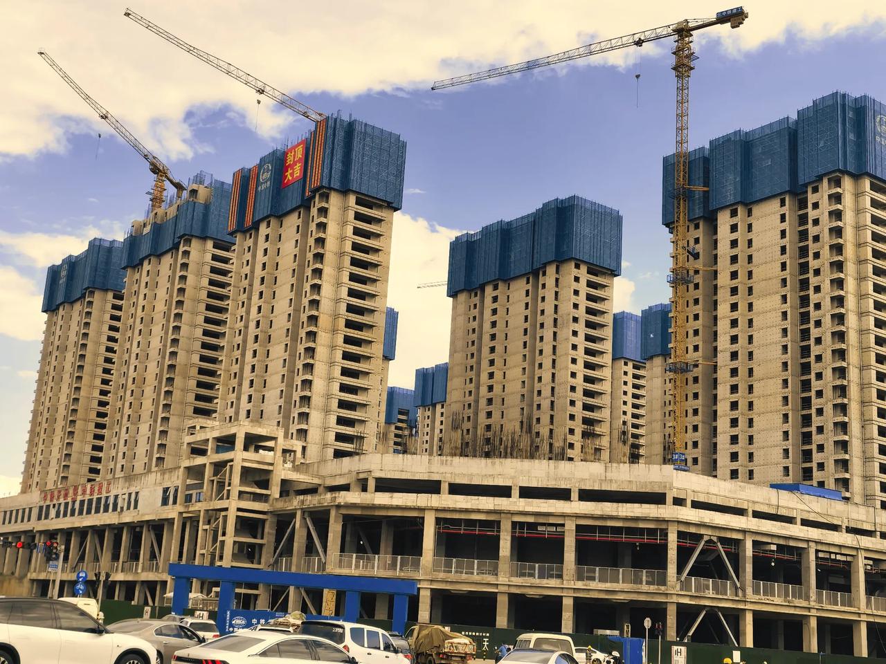 盘龙区青云街道保障性住房项目，也是昆明地铁五号线世博园站T0D项目上盖住宅物业工