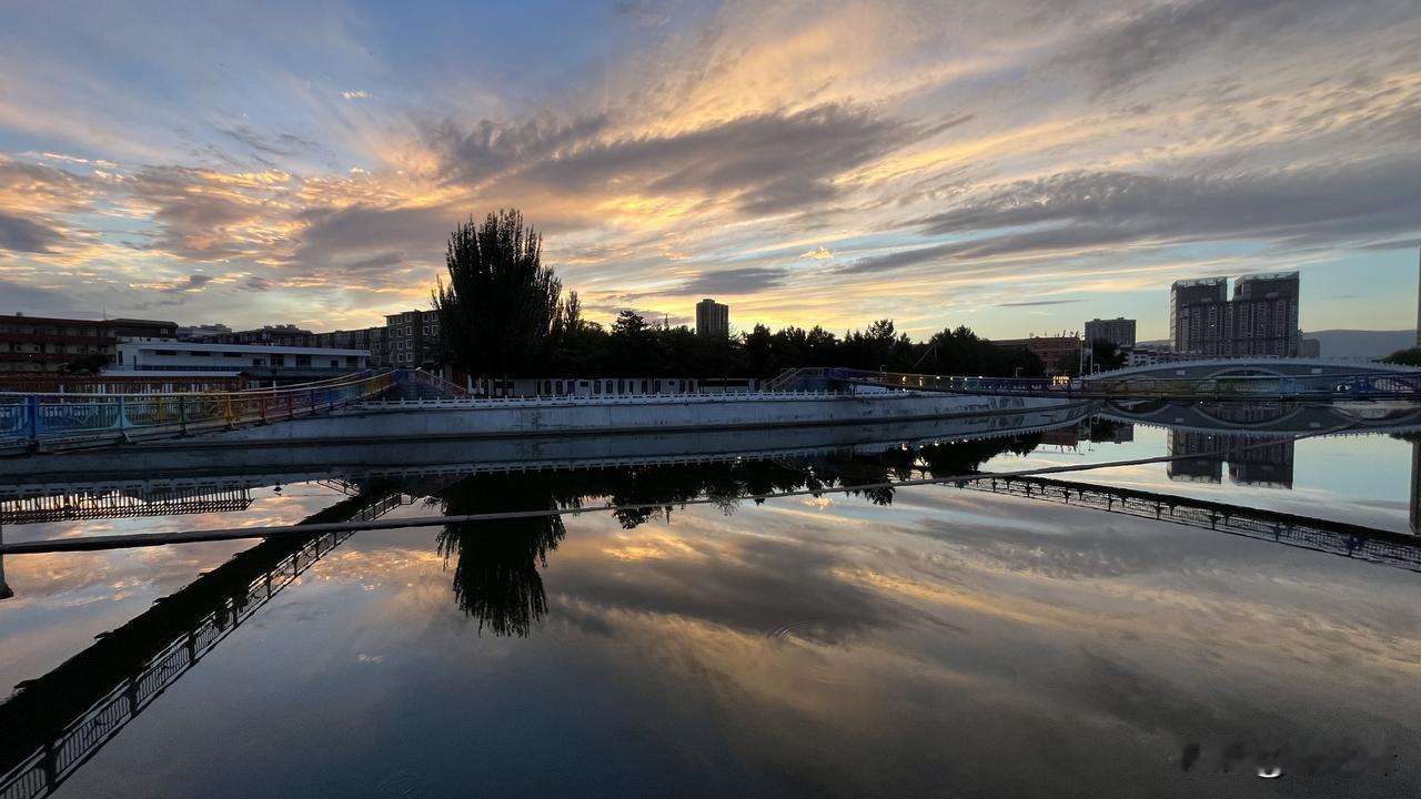 呼和浩特盛夏傍晚时分的夜色
图片记录内蒙古各景点
随手拍，拍拍呼和浩特旧城一带的