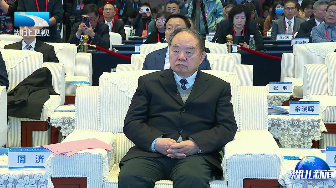 11月22日，2025中国5G+工业互联网大会在武汉开幕。视频画面看到了中国工程