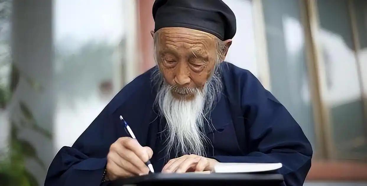 104岁的张志顺老道长，在山顶引航高歌，说出的人生意义和长生秘诀太值得玩味。从他