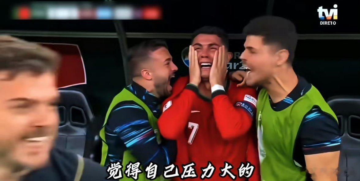 盘点足坛一个冷知识：C罗世界杯淘汰赛8场0球0助攻。五届世界杯征战，小组赛屡有斩