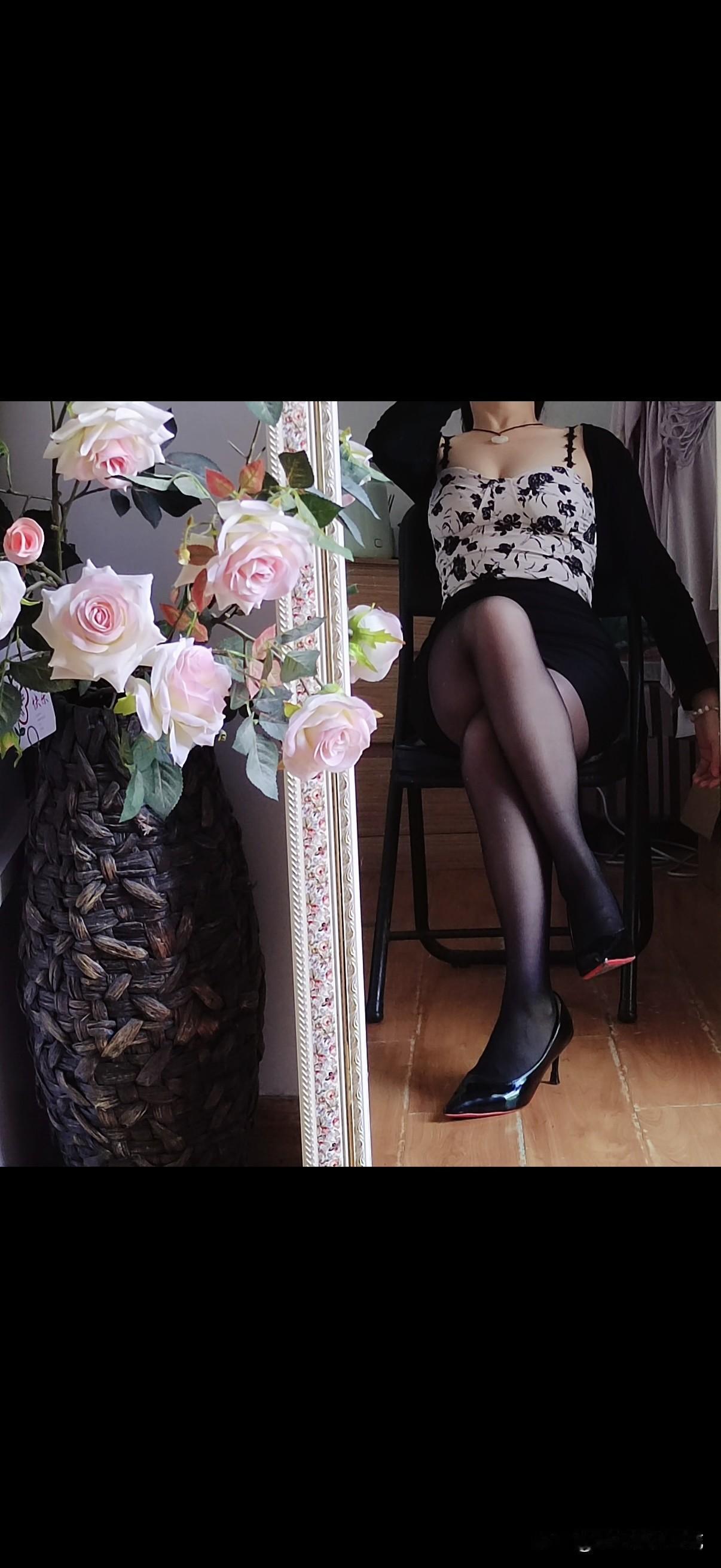 镜中人影，花间梦影。