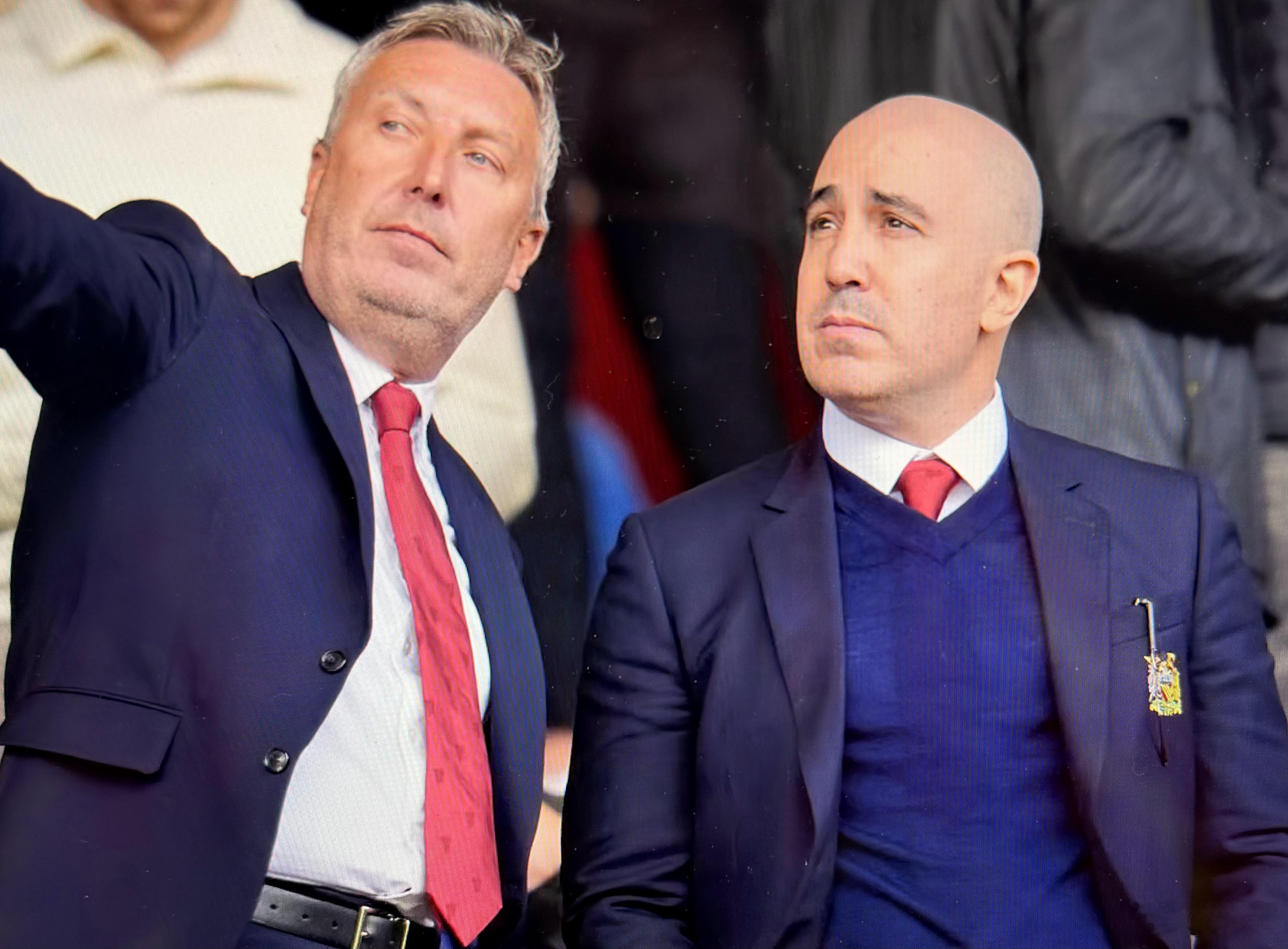 貌似因为成绩，实则宫斗使然。阿莫林称绝不辞职，就是公开向曼联高层开火，就像前几天