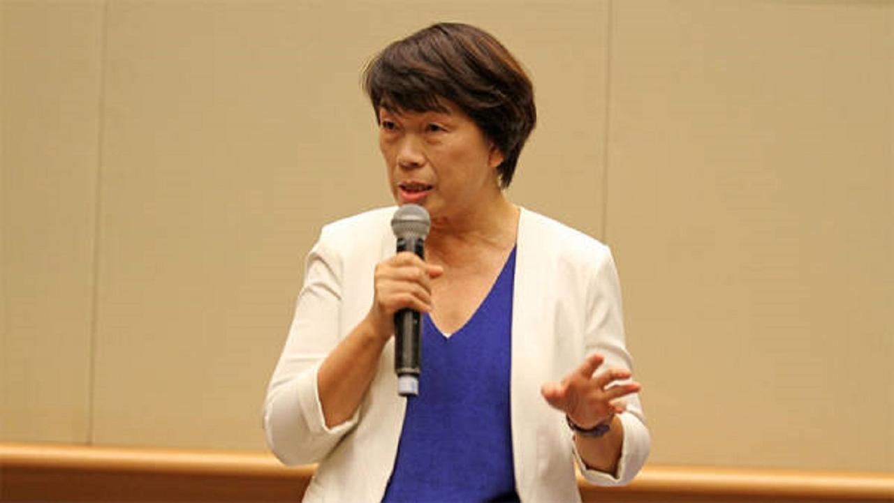 20年前，在美国主导世界秩序兜底的背景下，台湾作家龙应台公开要求中国大陆用“文明