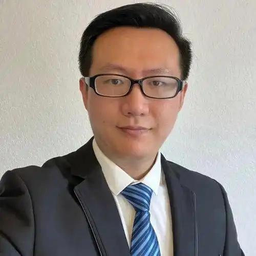 2022 年，楼上的声响激怒了化学博士李旭明，他没有选择报警评理，而是抓起针筒，