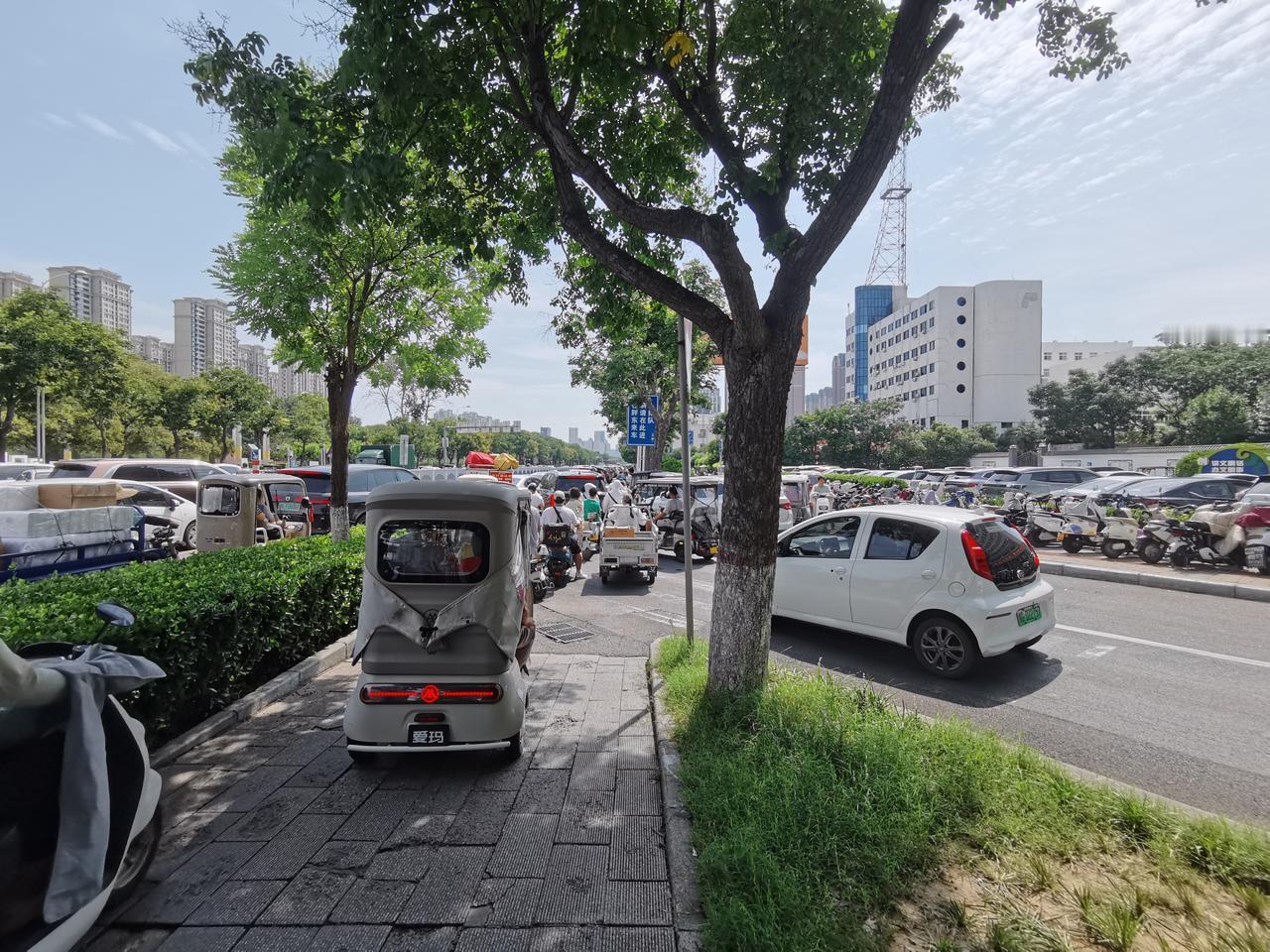 重要提醒：星期二不要去新乡胖东来，不要认为大胖店、二胖店闭店，还有三胖店兜底。