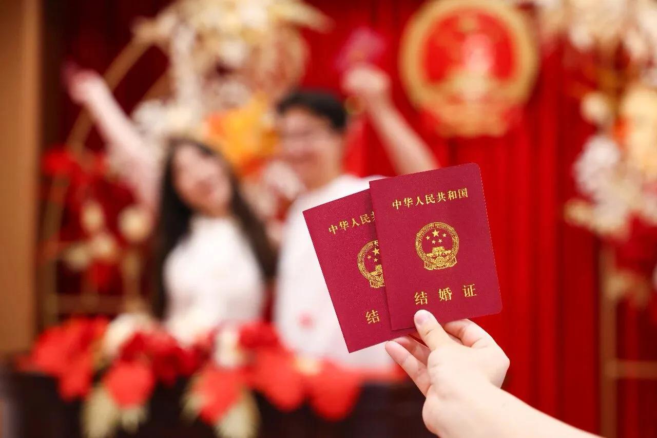发钱催婚！最高奖4万，年轻人买账吗？
国家急了，企业也急了。
催婚，开始直接砸钱