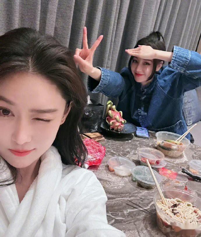 迪丽热巴、张馨予，她俩🙉什么时候开始在一起玩的[哆啦A梦吃惊] ​​​