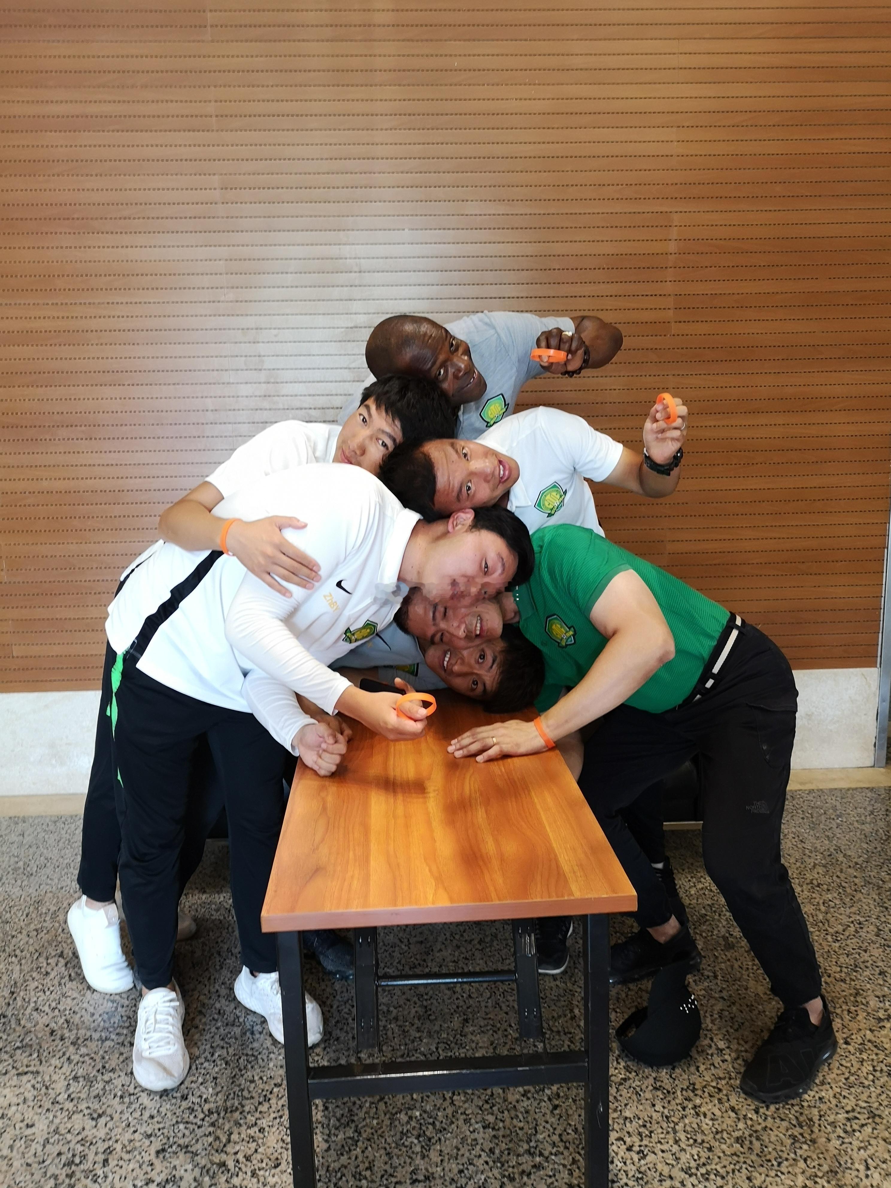 北京国安一张老照片 您能认出几个人？ 