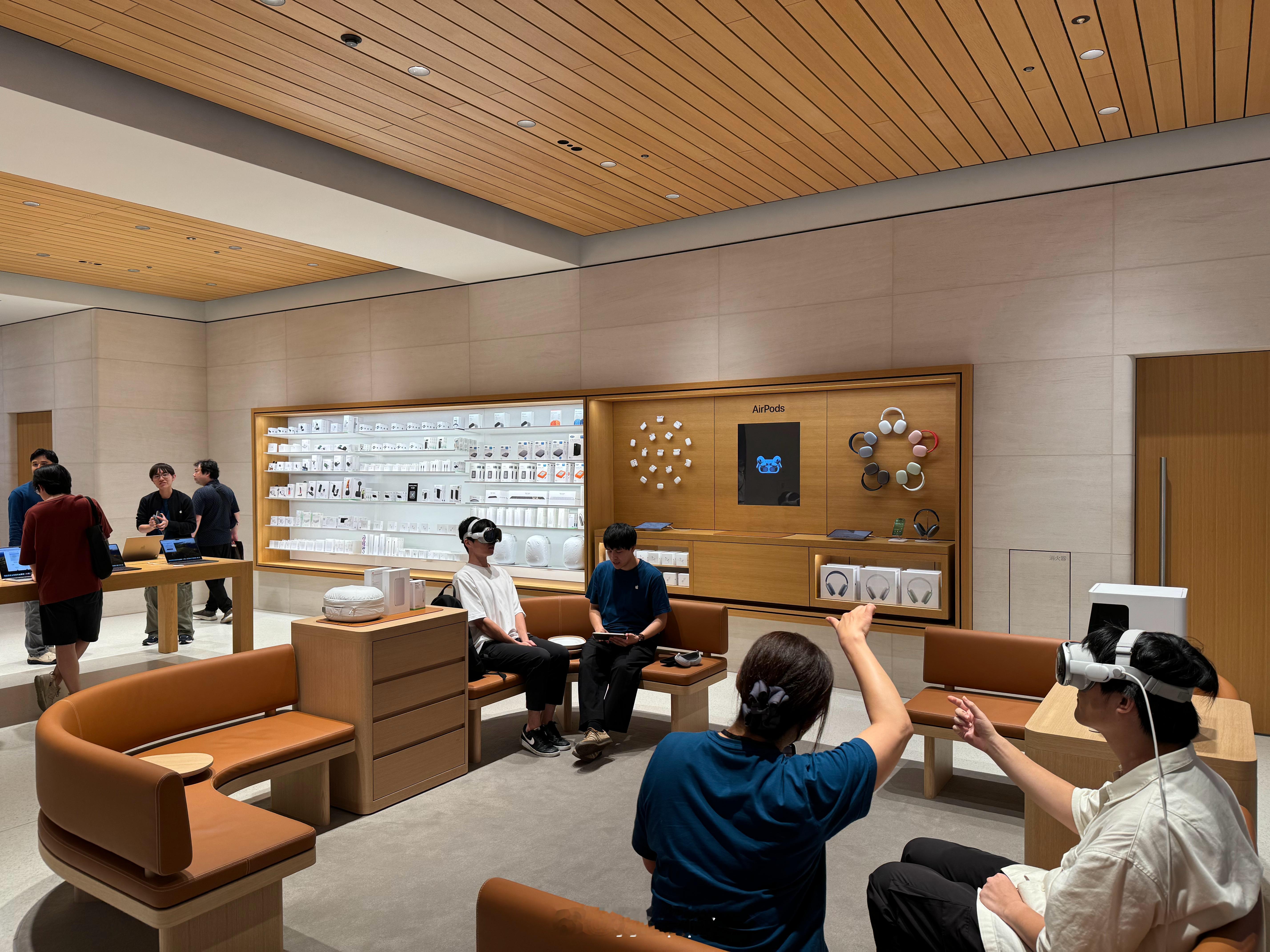 打卡Apple东京丸之内不过所有新品都是20号才上[doge]  ​​​