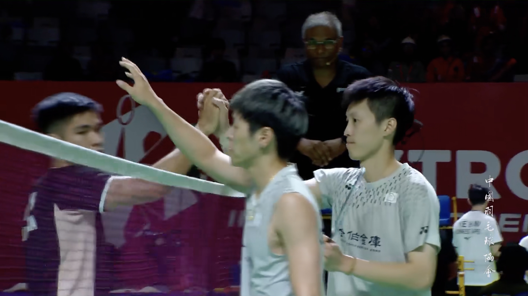 李杨决胜局4-12落后逆转取胜！李哲辉/杨博轩 21-16、13-21、21-1
