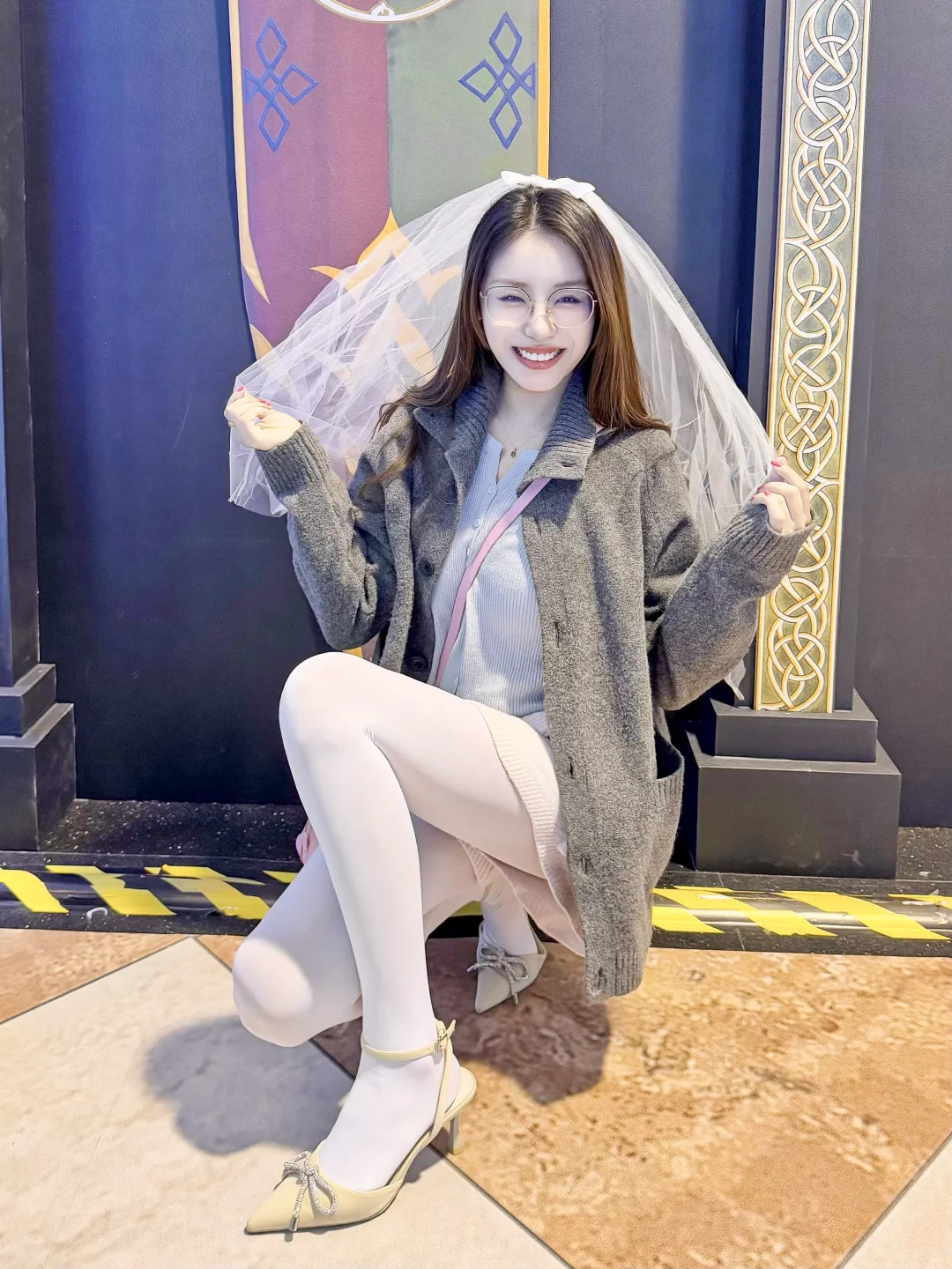 她没有在等待救赎，她在寻一把利剑🗡️