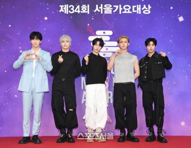 【体育首尔】[TXT将于四月回归]5日，据本社采访结果显示，TOMORROW X