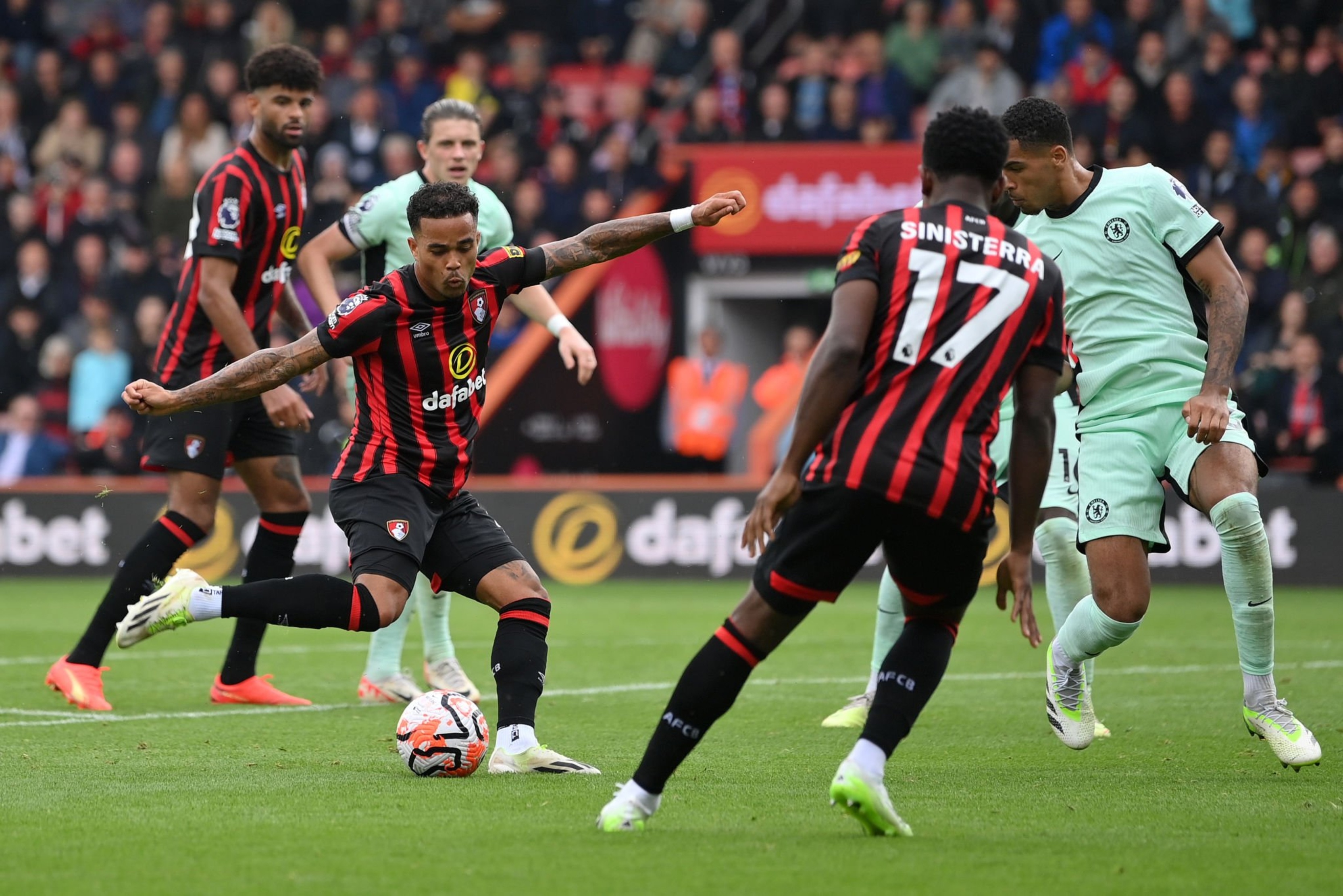 小克鲁伊维特出场36分钟，4次造犯规，助攻期望值（0.55）超过任何一位切尔西球