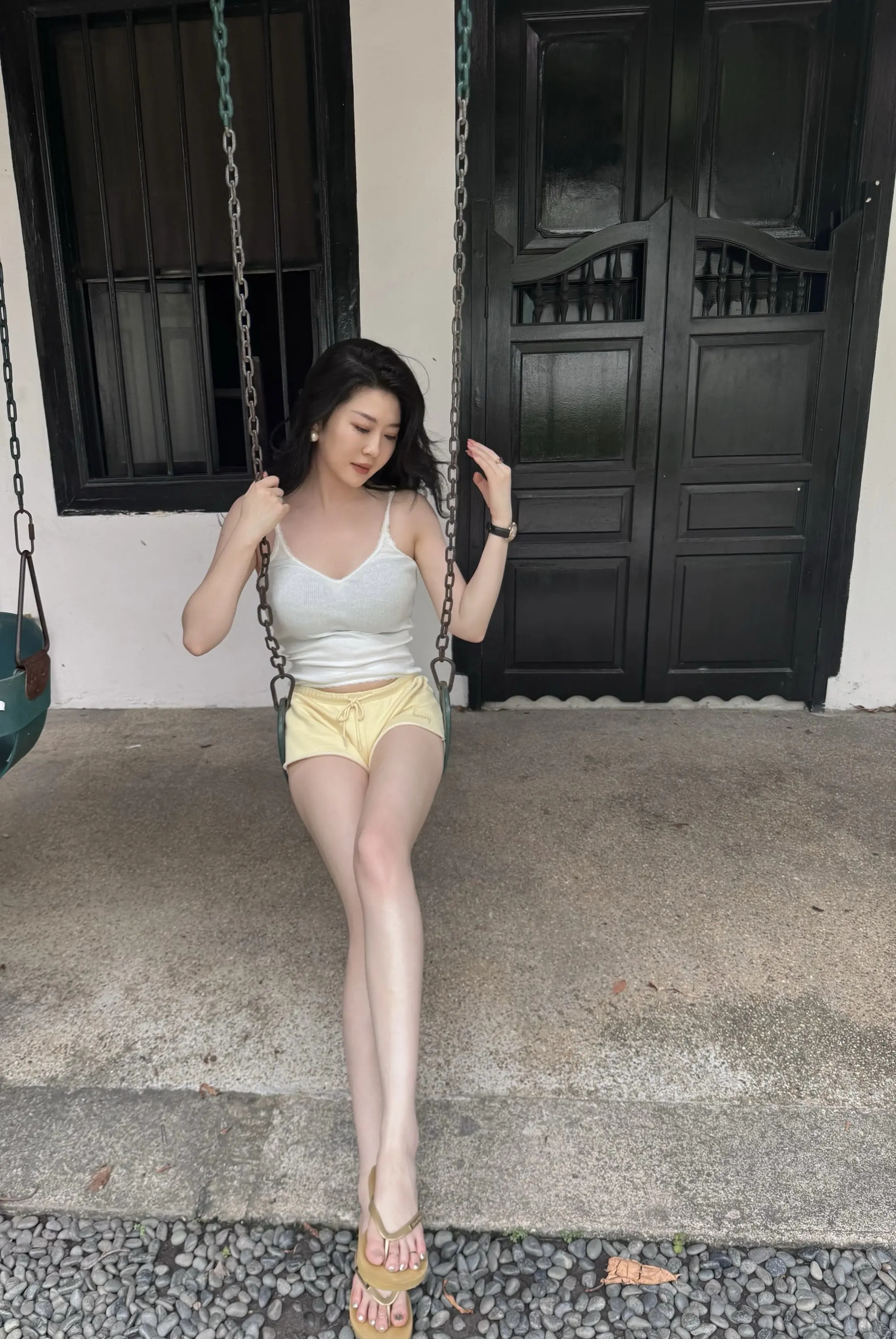 是屋檐下荡秋千的姐姐呀🌙。